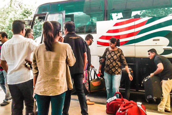 Transfer between Colombo Airport (CMB) and Orient Hotel, Bandarawela - Photo 1 of 5